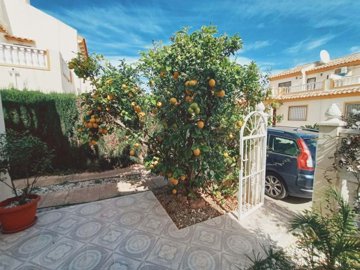 4726-semi-detached-villa-for-sale-in-playa-fl
