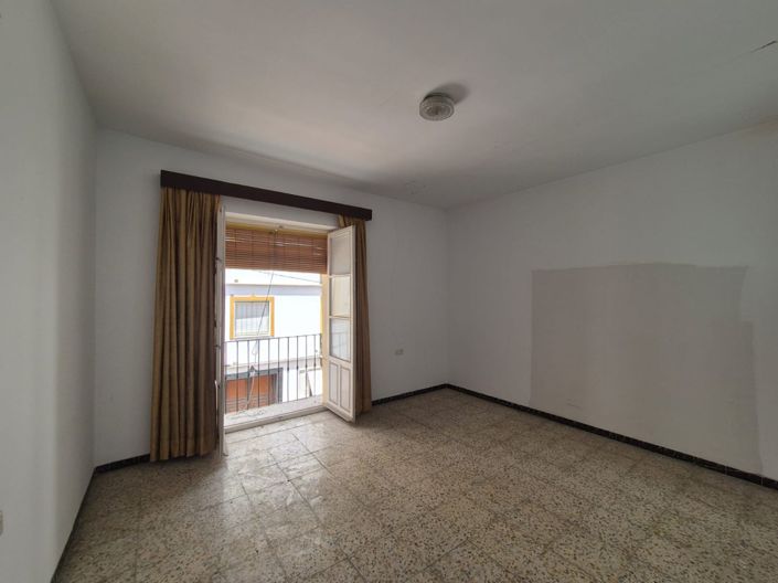 Image No.11-4 Bed Townhouse for sale