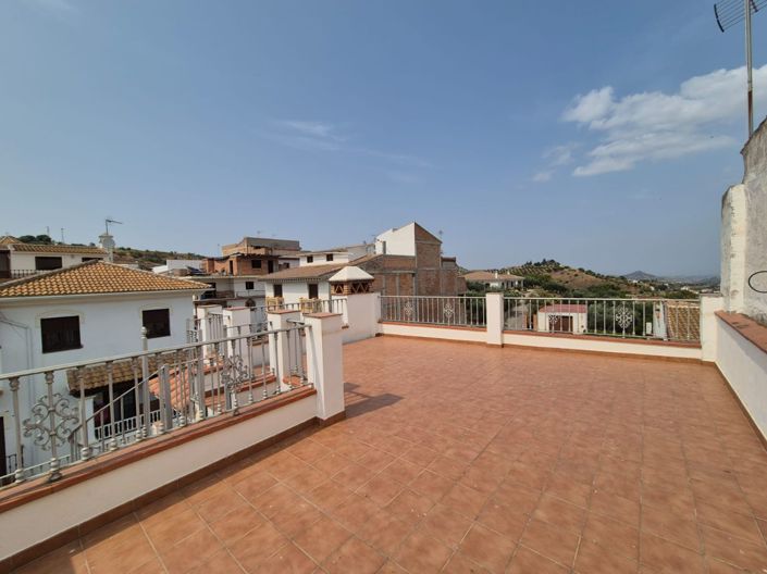 Image No.27-5 Bed Townhouse for sale