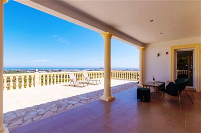 villa-for-sale-in-denia-terrace