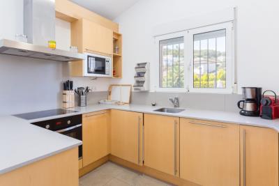 kitchen-in-villa-for-sale-in-denia