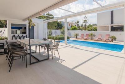 pool-of-a-villa-for-sale-in-denia