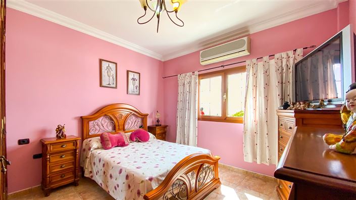 Image No.12-3 Bed House for sale