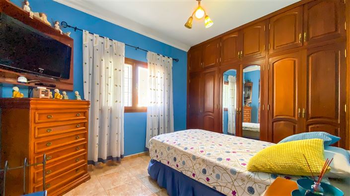 Image No.17-3 Bed House for sale