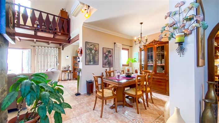 Image No.8-3 Bed House for sale