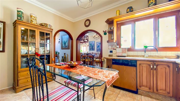 Image No.10-3 Bed House for sale