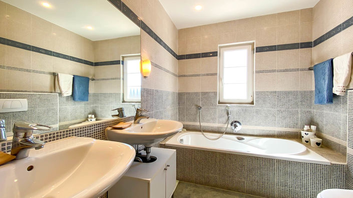 Image No.18-6 Bed Villa for sale