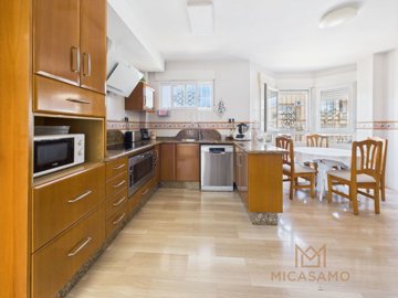 9678brightandpracticalfamilyhomeclosetothemar