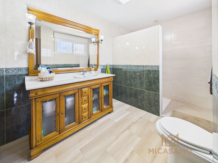 Image No.20-5 Bed Villa for sale