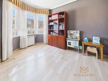 9678brightandpracticalfamilyhomeclosetothemar