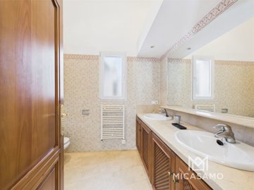 9635luxurioussevenbedroomvillawithstunningvie