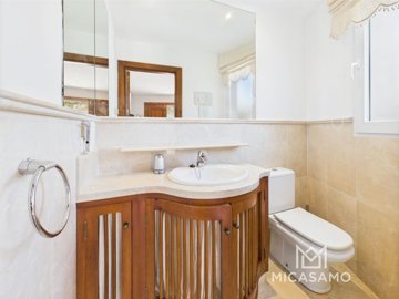 9635luxurioussevenbedroomvillawithstunningvie