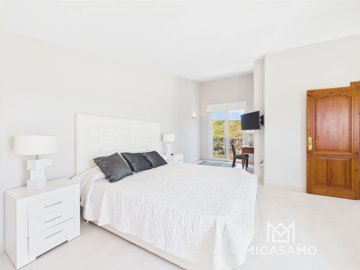 9635luxurioussevenbedroomvillawithstunningvie