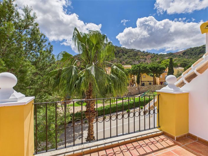 Image No.17-2 Bed Townhouse for sale