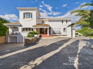 402luxurioussevenbedroomvillainlamangaclube28