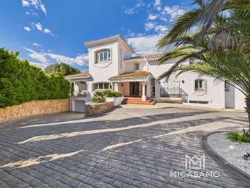 402luxurioussevenbedroomvillainlamangaclube28