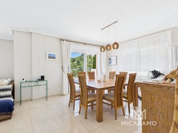 8496threebedroomvillawithstunningviews2105251