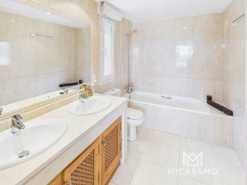 8496threebedroomvillawithstunningviews2105251