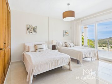 8496threebedroomvillawithstunningviews2105251