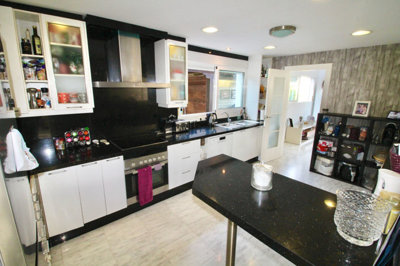 9201charmingvillaforsaleonkm18oflamangastrip2