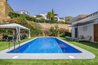 9697sunkissedvillawithprivatepoolminigolfandp