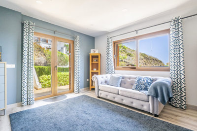 9697lamangaclubvillawithviewstothenorthcourse