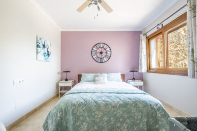 9697lamangaclubvillawithviewstothenorthcourse