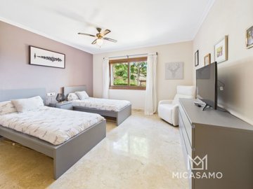 9697sunkissedvillawithprivatepoolminigolfandp