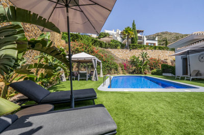 9697lamangaclubvillawithviewstothenorthcourse