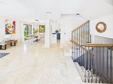 9697sunkissedvillawithprivatepoolminigolfandp