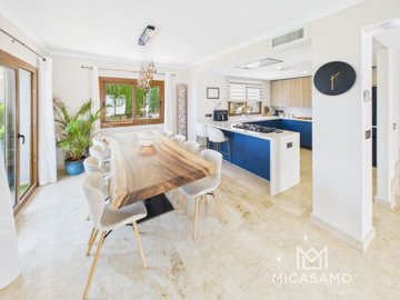 9697lamangaclubvillawithviewstothenorthcourse