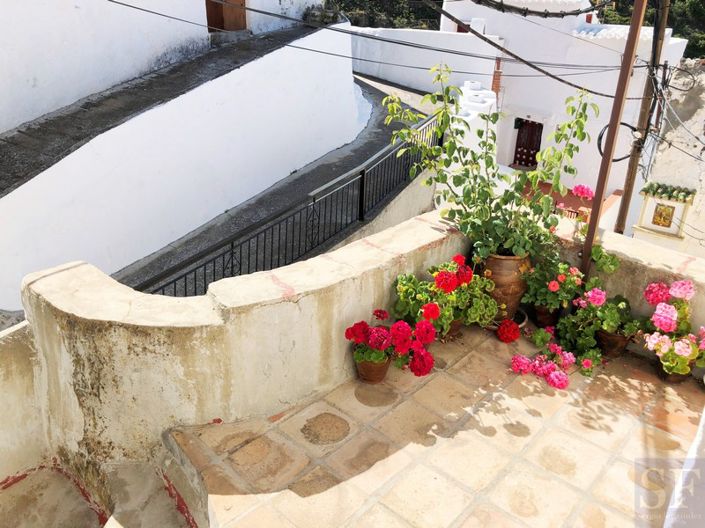 Image No.8-2 Bed Townhouse for sale