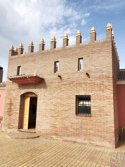 Image No.2-4 Bed Villa for sale