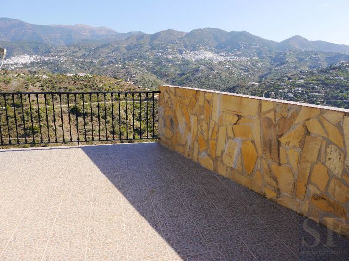 Image No.14-2 Bed Townhouse for sale