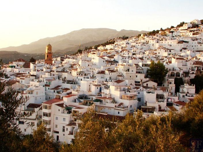 Image No.18-3 Bed Townhouse for sale