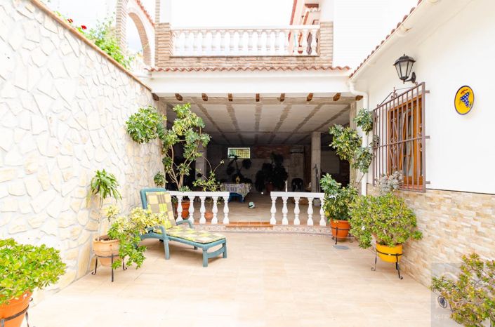 Image No.14-3 Bed Townhouse for sale