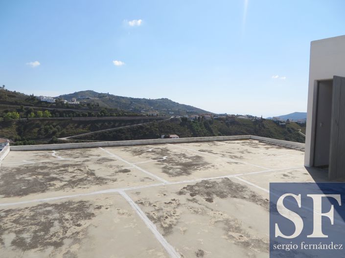 Image No.14-3 Bed Townhouse for sale