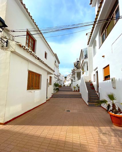 Image No.18-3 Bed Townhouse for sale