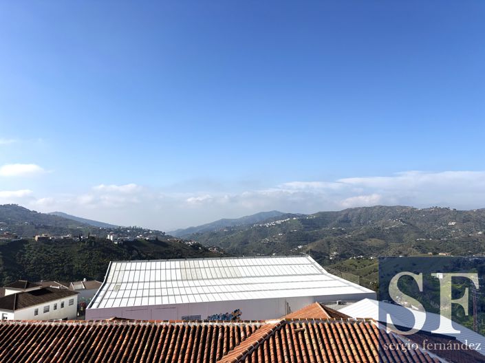 Image No.18-5 Bed Townhouse for sale