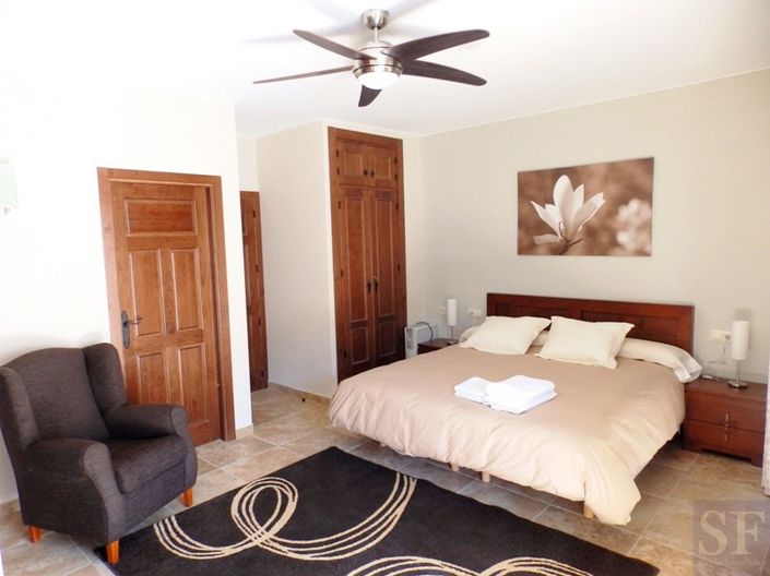 Image No.4-3 Bed Townhouse for sale