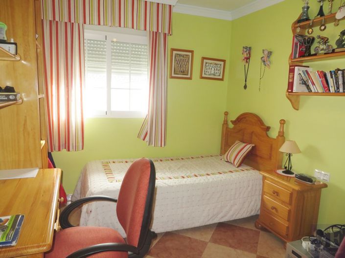 Image No.7-4 Bed Townhouse for sale