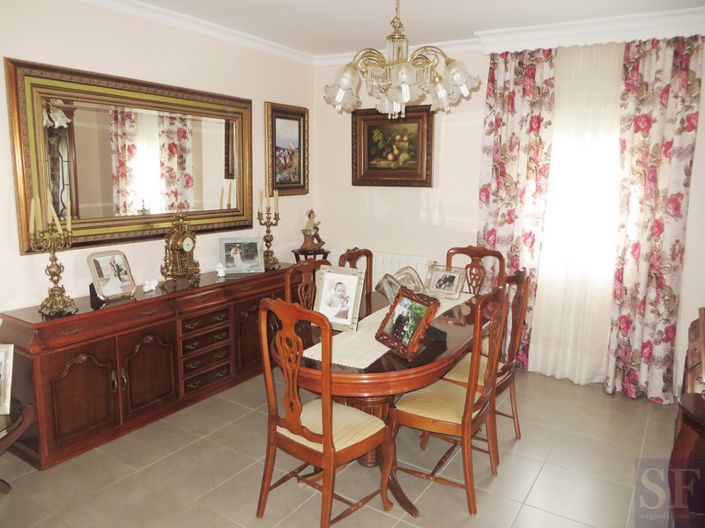 Image No.4-4 Bed Townhouse for sale