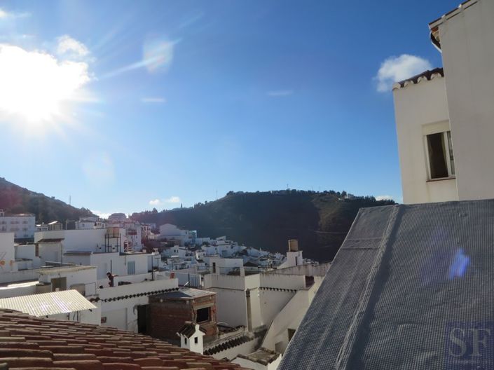 Image No.12-10 Bed Townhouse for sale