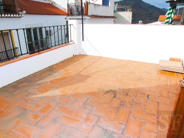 Image No.12-4 Bed Townhouse for sale