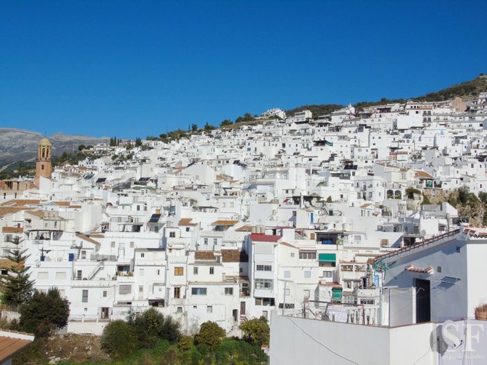 Image No.12-2 Bed Townhouse for sale