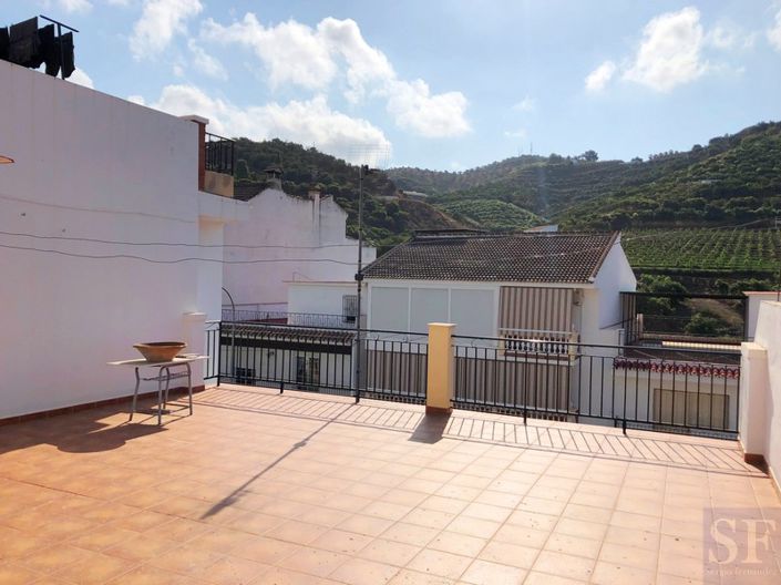 Image No.10-3 Bed Townhouse for sale