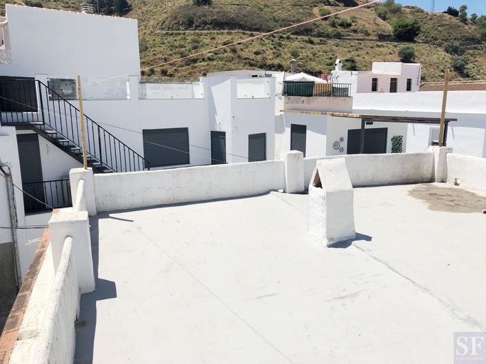 Image No.11-2 Bed Townhouse for sale