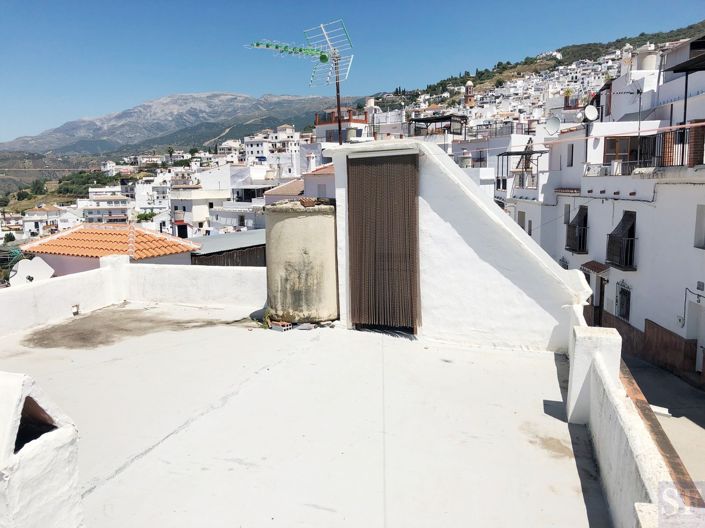 Image No.12-2 Bed Townhouse for sale