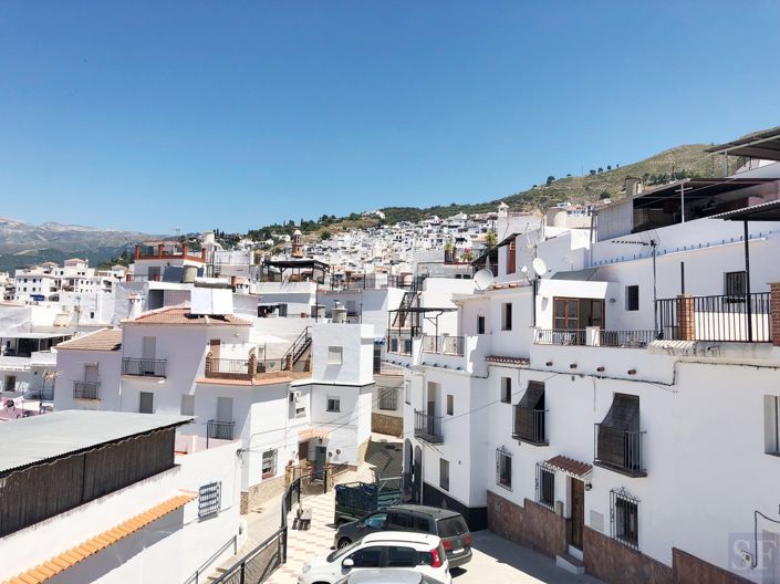 Image No.20-2 Bed Townhouse for sale