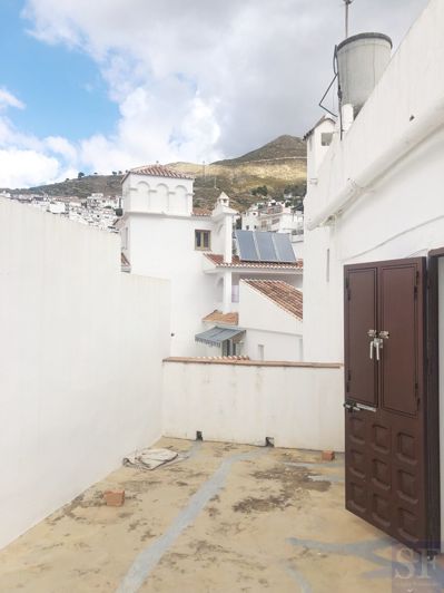 Image No.11-2 Bed Townhouse for sale